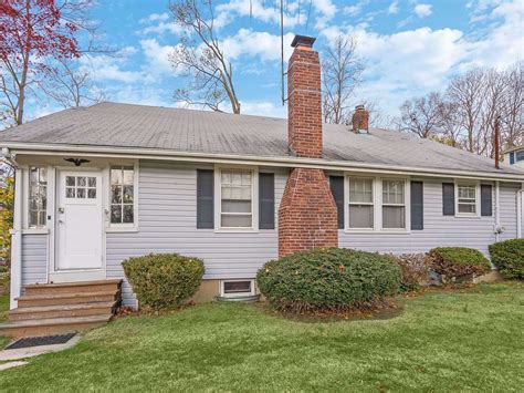 It contains 2 bedrooms and 3 bathrooms. . Cold spring zillow